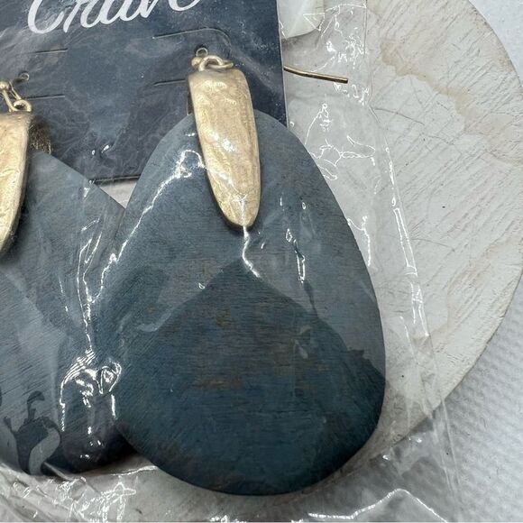 New Crave Gray & Golden Wooden Teardrop Dangle Earring - Picture 4 of 6